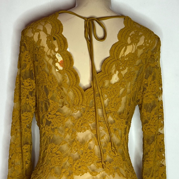 BRAND NEW GOLD YELLOW LACE LONG SLEEVE BODYSUIT SIZE LARGE - Picture 3 of 3